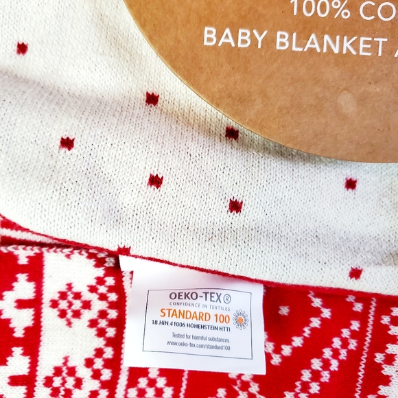 Handcrafted In India Christmas Red & White Knit Baby Toddler Blanket & Bib Set - Picture 7 of 9